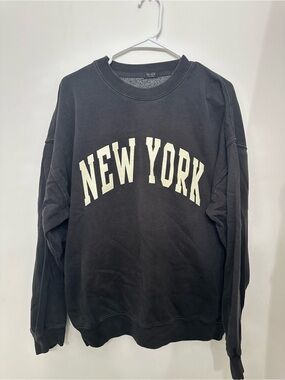 Brandy Melville New York Graphic Crewneck Sweatshirt - Black
